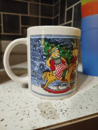 Tazza natalizia con decorazione