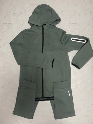 Conjunto Sudadera y Pantalón Verde Primark