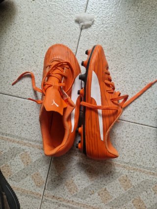 Zapatillas de fútbol Puma naranjas