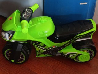 Moto correpasillos infantil verde