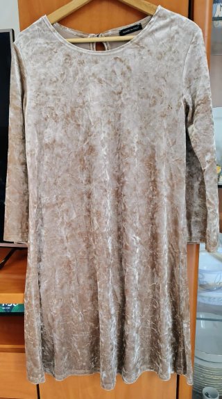 Vestido de terciopelo beige
