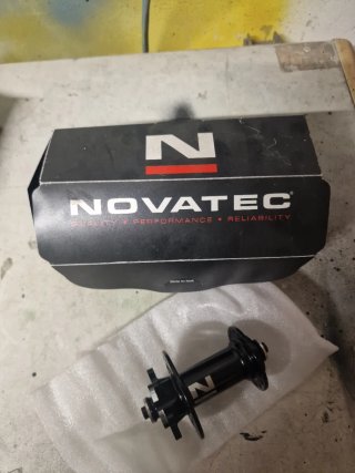 Cubo Dianteiro Novatec para Travão de Disco