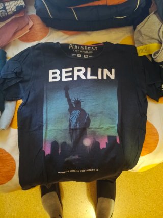 Camiseta Pull&Bear Berlin Talla S