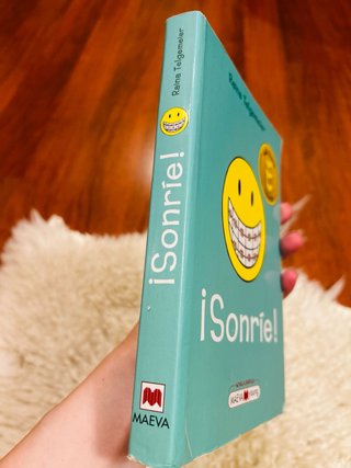 ¡Sonríe! -Raina Telgemeier (Novela gráfica) 8-12a