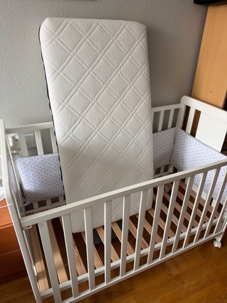 Cuna de Bebé Blanca con Colchón y protector