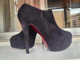 Zapatos de tacón de ante negros