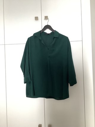 Blusa verde botella Bershka talla S camisa fluida