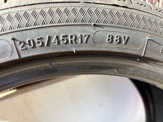 Neumático 205/45R17 88V