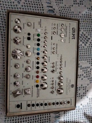 Muestrario Antiguo de Botones y Remaches Orpa