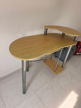 Escritorio con Estante Superior