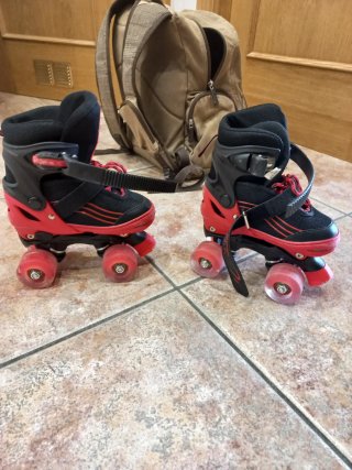 Patines Infantiles Negros y Rojos