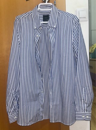 Camisa de Rayas Azules y Blancas