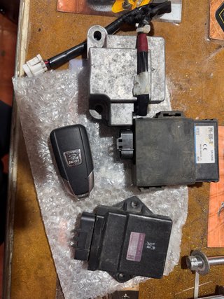 Kit de llaves y centralitas Yamaha TMAX 15/16