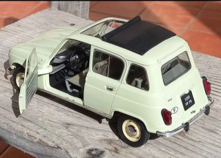 MODELLINO RENAULT 4 L DEL 1964 SCALA 1/18 SOLIDO