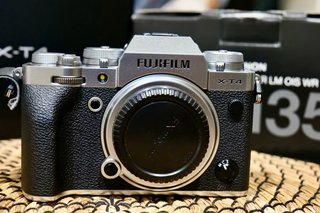 Fujifilm X-T4 con plata con 1290 disparos