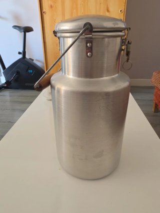 Cántaro de leche antiguo de aluminio