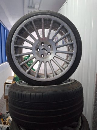 Ruedas con llantas JR16. Acabado silver machina.