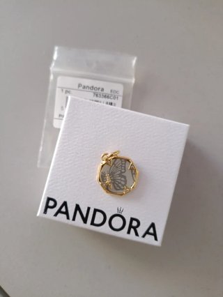 Charm Medallón Mariposa Pandora