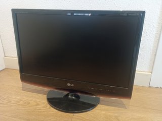 Televisión LG Flatron M2262D