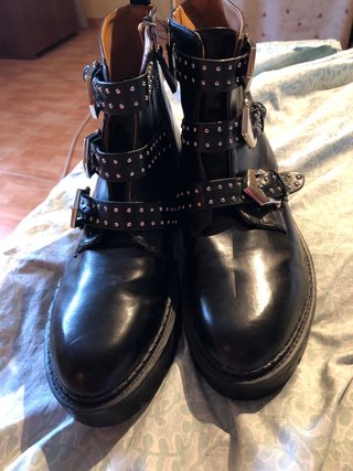 Botines Negros con Hebillas