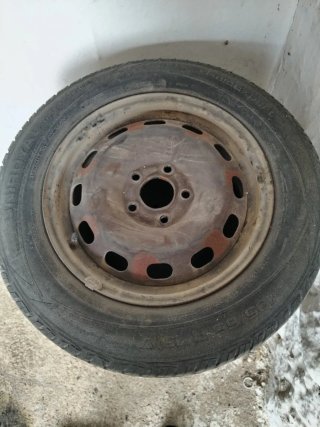 Rueda con llanta de acero