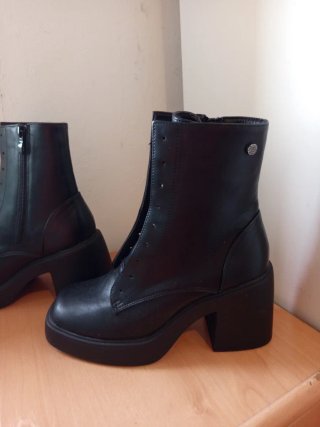 Botines Negros de Tacón