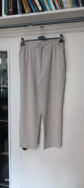 Pantalones fluidos beige