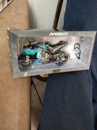 Maqueta Moto MotoGP Yamaha Petronas 1/12 Rossi