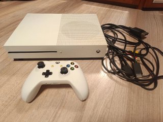 Xbox One S + Mando