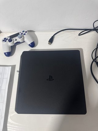 PS4 (PlayStation 4) Slim