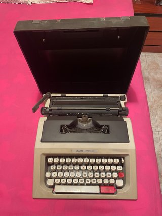 Máquina de escribir Olivetti Lettera 42