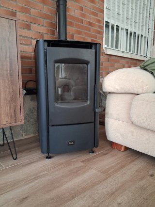 Estufa de Pellets de Aire 7 kw 90% eficiencia.