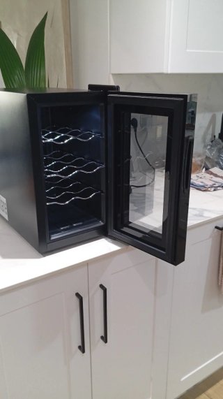 Nevera para vinos Cecotec 8 botellas
