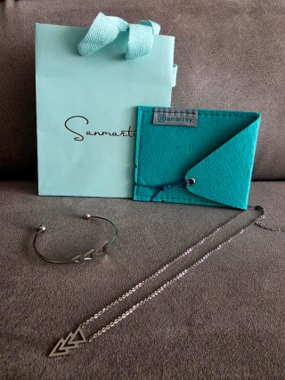 Conjunto Pulsera y Cadena con Colgante.