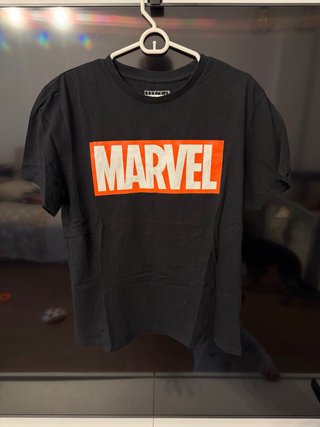 Camiseta Marvel Negra