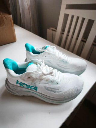 Zapatillas Hoka Blancas y Turquesa