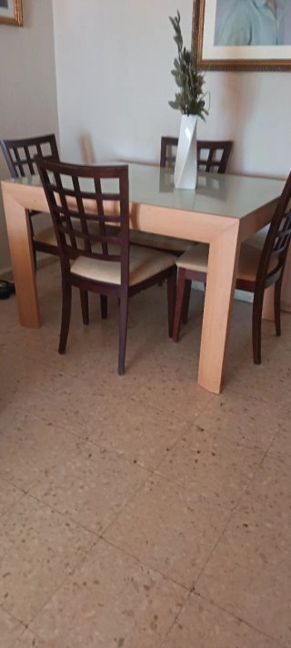 Mesa de Comedor con 6 Sillas de Madera