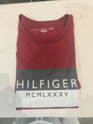 Camiseta original Tommy Hilfiger Roja Talla M