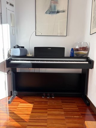 Piano Digital Yamaha Arius YDP-142