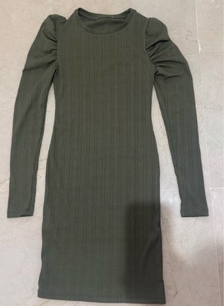 Vestido de canalé verde oliva