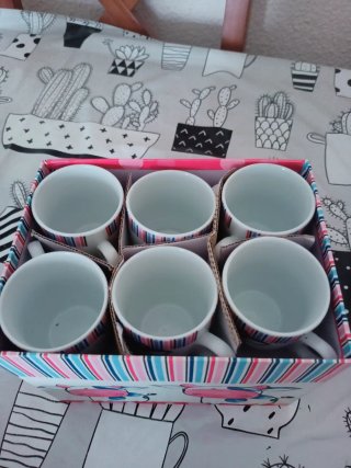 Juego de cafe en caja decorada con vacas