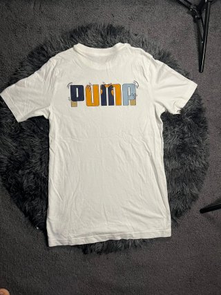 Camiseta Puma Blanca con Logo Gráfico