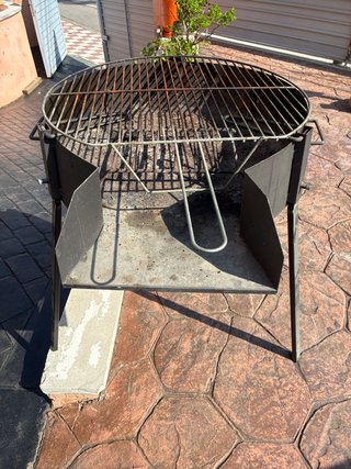Barbacoa de Metal Negra
