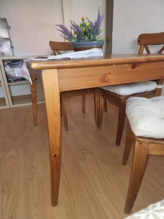 Conjunto Mesa y 4 Sillas de Madera IKEA
