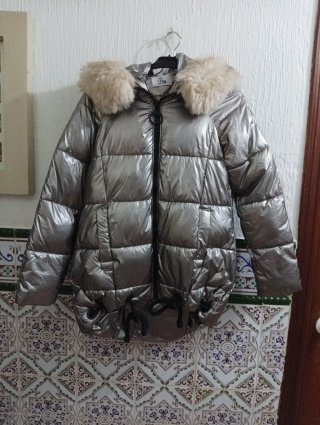 Chaqueta Acolchada Plateada con Capucha