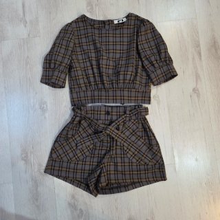 Coordinato due pezzi crop top e shorts a quadri