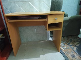 Mesa de escritorio de madera