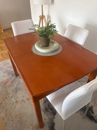 Mesa EXTENSIBLE de Madera Maciza. Opcional sillas