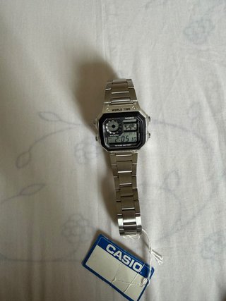 Reloj Casio World Time Plateado