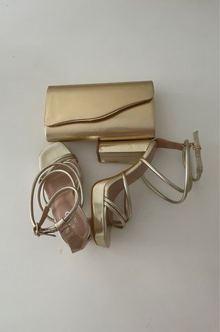 Set de Zapatos y Bolso Dorado